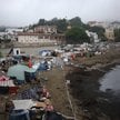 Namioty rozbite na plaży po niedawnej fali migrantów, którzy przedostali się z Maroka do hiszpańskie