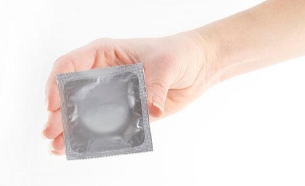 Reklama prezerwatyw powinna być emitowana dopiero po blokach reklamowych dla dzieci