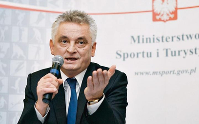 Mirosław Drzewiecki w latach 2007-2009 był ministrem sportu. Podał się do dymisji w związku z tzw. a