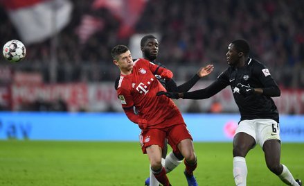 Bramkarz z Lipska zatrzymał Lewandowskiego, ale Bayern wygrał