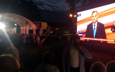 Część mieszkańców Końskich oglądała debatę TVP w miejscowym parku