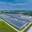 Wiele firm bierze sprawy w swoje ręce – budują własne zielone źródła, by zagwarantować sobie dopływ 