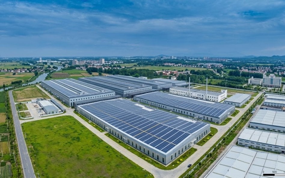 Wiele firm bierze sprawy w swoje ręce – budują własne zielone źródła, by zagwarantować sobie dopływ 