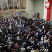 Nowy sondaż wyborczy. KO wyraźnie przed PiS, ale prawica rośnie