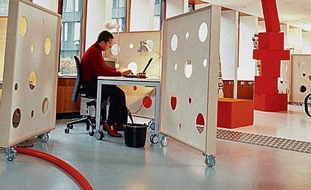 W MindLab, w duńskim Ministerstwie Gospodarki, pracownicy sami urządzają przestrzeń dzięki mobilnym 