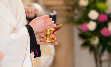 Apostazja: Proboszczowie wygrywają w sądach