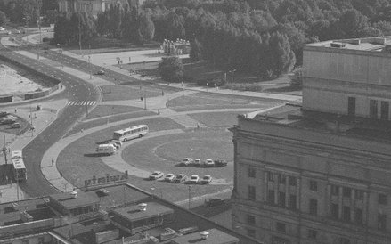 Śródmieście - pl. Zwycięstwa i Grób Nieznanego Żołnierza od strony ul. Moliera. W tle kościół ewange