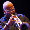 Terence Blanchard jest klasą dla siebie, wybitnym trębaczem, który każdą frazę analizuje, przewiduje