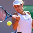 Magda Linette w 3. rundzie. Barty poddała mecz