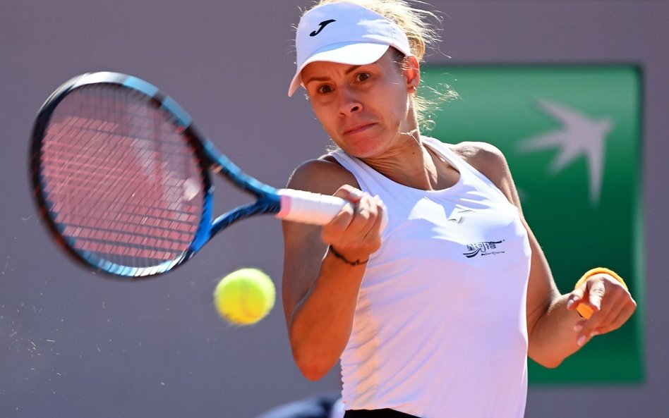 Magda Linette w 3. rundzie. Barty poddała mecz