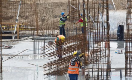 Awbud lepszy od rynku, ale…