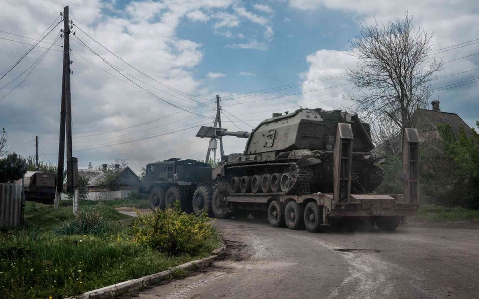 Transport haubicy samobieżnej na Ukrainie