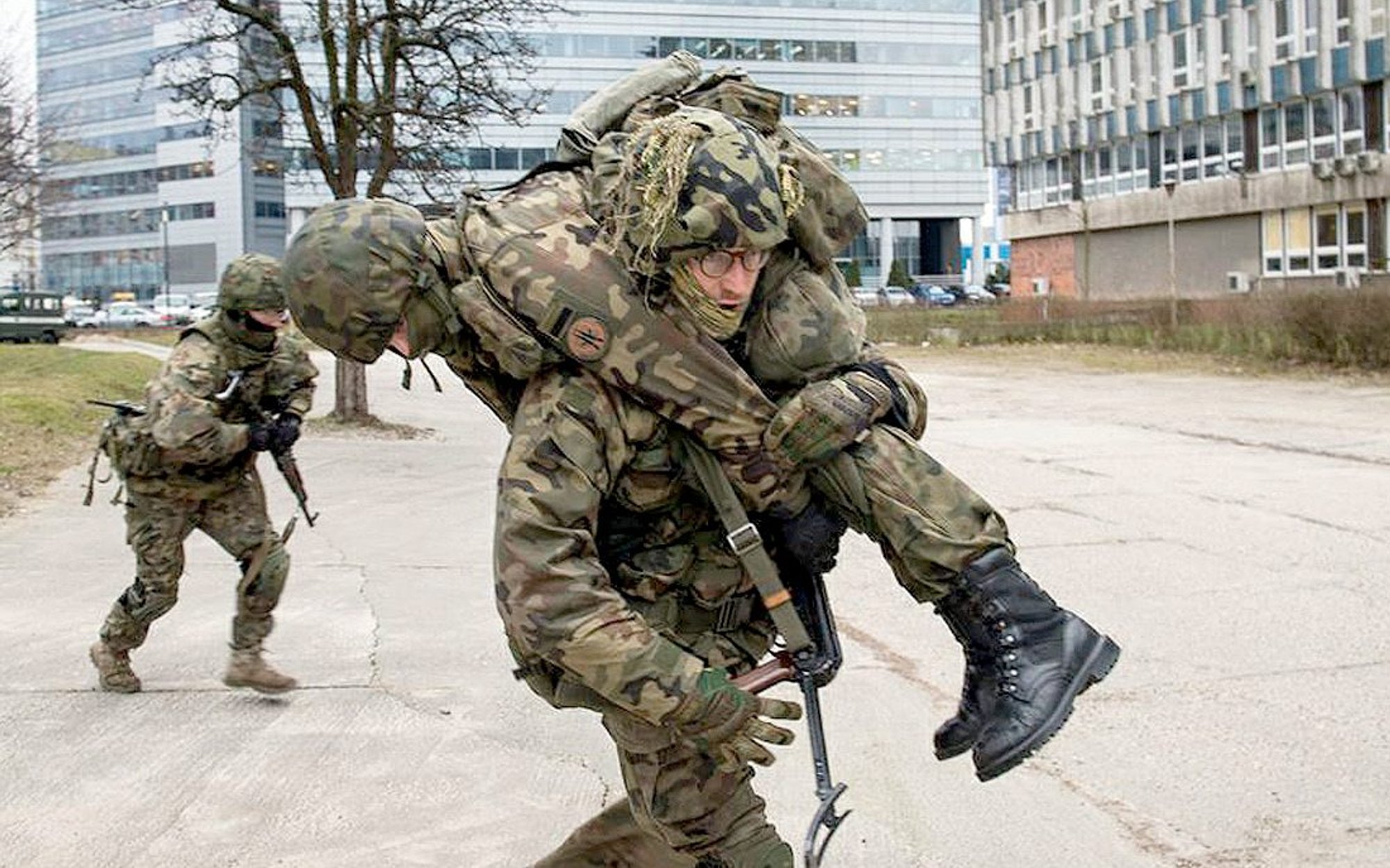 Obrona kraju to nie tylko wyzwanie dla państwa. Jak mogą mu pomóc firmy?