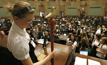 Polityczna gra parlamentem dzieci