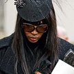 modelka Naomi Campbell z włosami ufarbowanymi na siwo