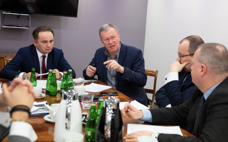 Od lewej: wicenaczelny Rz Tomasz Pietryga, redaktor naczelny Bogusław Chrabota, rzecznik praw obywat