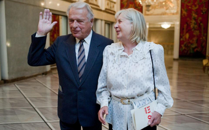 Generał Czesław Kiszczak z żoną Marią w 2009 r.