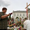 Obelisk szansą na zgodę pod pałacem?