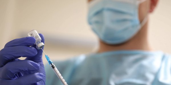 Krok po kroku, kto zawinił w sporze z Pfizerem. Szerokie tło zamówień na szczepionki