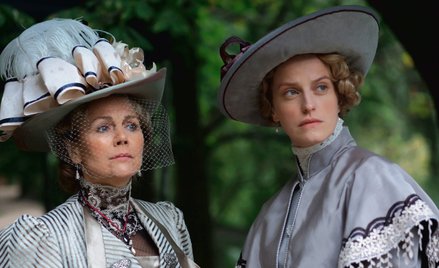 „Polowanie na ćmy” w TVP. A więc możliwy jest serial ponad podziałami. Na zdjęciu: aktorki Monika Kr