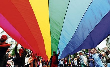 Niechęć większości polskich deputowanych wobec ideologicznych rezolucji europarlamentu nie wystarcza