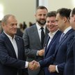 Posiedzenie rządu. Premier Donald Tusk (L), wicepremier, minister obrony narodowej Władysław Kosinia