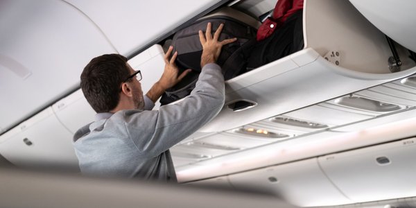 Koniec z haraczem za walizkę? Unia chce uregulować bagaż podręczny