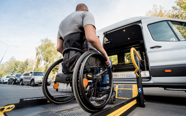 Wypożyczalnie sprzętu oferują m.in. wózki inwalidzkie