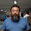 Ai Weiwei – mimika artysty niewiele wyraża. Można się jedynie domyślać stresu i emocji, które nim po