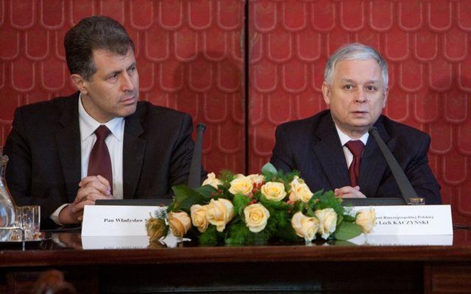 Lech Kaczyński (z prawej) i Władysław Stasiak