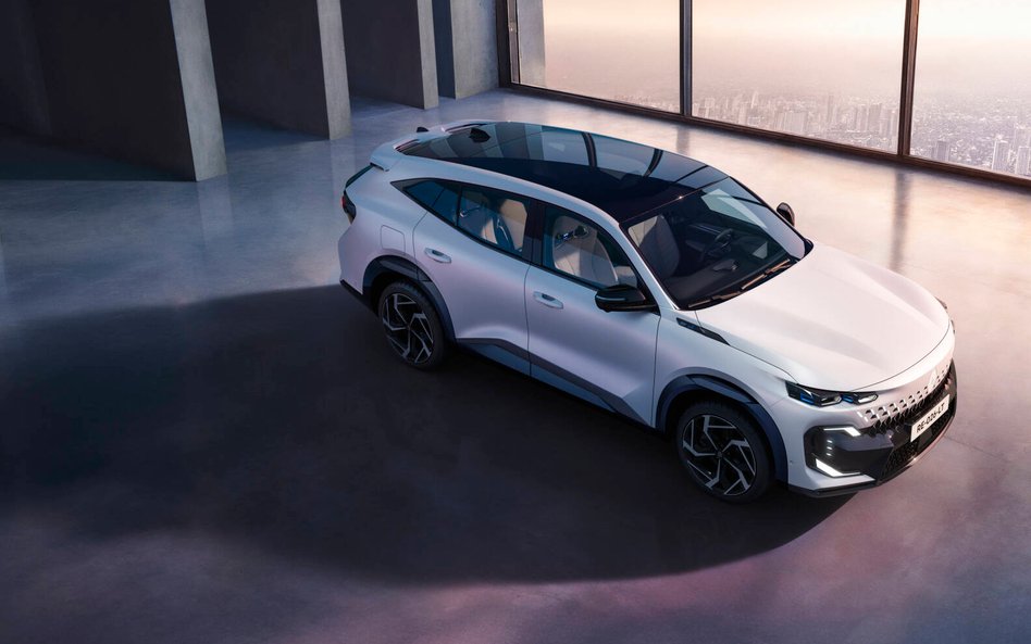 Renault Filante – największy, najbardziej luksusowy SUV w historii marki.