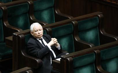 PiS (na zdjęciu prezes Jarosław Kaczyński) coraz bardziej pogrąża się w imposybilizmie. Coraz części