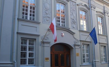 Chuligańskie ataki na polską ambasadę w Wilnie
