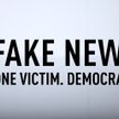 Walka z fałszywymi informacjami. "Ofiarą demokracja"