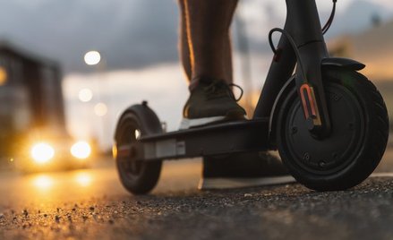Mężczyzna na hulajnodze potrącony przez auto. Nie przeżył