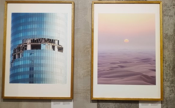 Wieżowiec w Libii i pustynia w Arabii Saudyjskiej