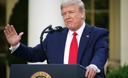 Donald Trump chce otworzyć część szkół przed wakacjami. "Niewielki problem"