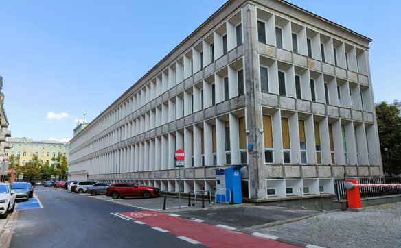 Władze Warszawy odrzuciły pierwszą koncepcję przebudowy w maju 2024 roku, uznając, że narusza ona pr