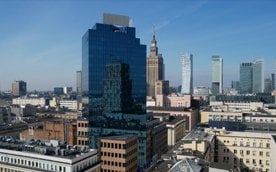 Biurowiec przy ulicy Moniuszki 1A wyróżnia się doskonałą lokalizacją oraz... kształtem