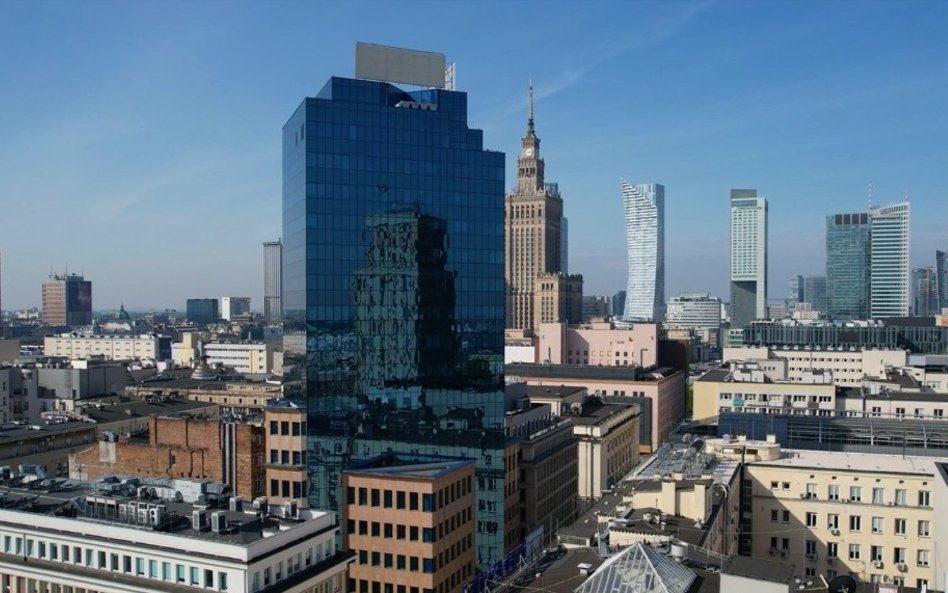 Biurowiec przy ulicy Moniuszki 1A wyróżnia się doskonałą lokalizacją oraz... kształtem