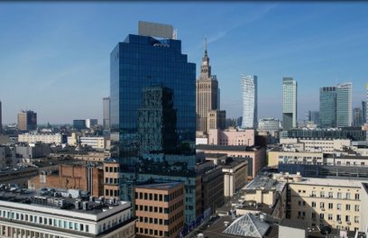Biurowiec przy ulicy Moniuszki 1A wyróżnia się doskonałą lokalizacją oraz... kształtem