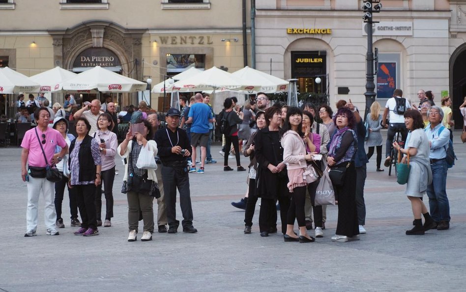 Chińscy turyści najczęściej podróżują do Europy w zorganizowanych grupach