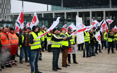 Organizatorem strajku na niemieckich lotniskach jest centrala związkowa pracowników sektora publiczn