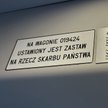 Tabliczki umieszczone w wagonach PKP Intercity informują o zabezpieczeniu kredytów przeznaczonych na