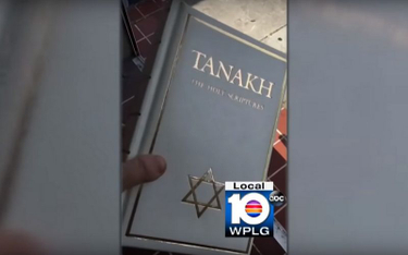 USA: Policjant wyrzucony z pracy za zbezczeszczenie hebrajskiej Biblii