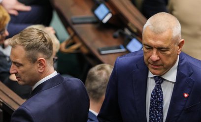 Posłowie KO Roman Giertych (C) i Sławomir Nitras (L)