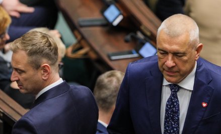 Posłowie KO Roman Giertych (C) i Sławomir Nitras (L)
