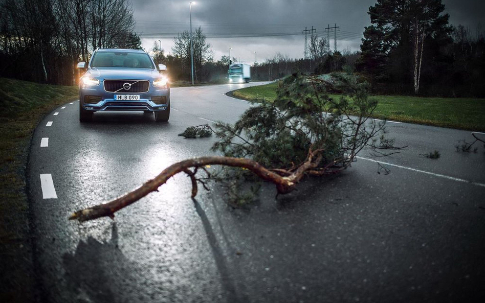 Volvo będą się ostrzegać przed niebezpieczeństwem