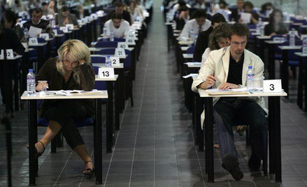 Aplikacje prawnicze 2011: dziś egzamin na aplikację ogólną