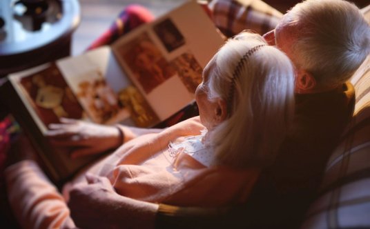 "Pomysły na prezenty świąteczne dla dziadków"